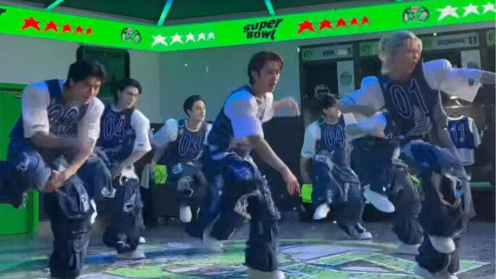 Video di balik layar pengambilan gambar MV Super Bowl 3, siapa lagi nih yang mencolok?