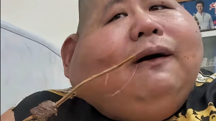 Koreksi wajah pun tak bisa menutupi bagian ini, bagian kerongkongan ayam ini