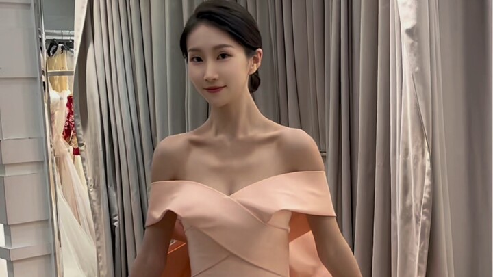 สาวน้อยขี้อาย ขี้เขิน ชอบเก็บตัว และมีปัญหาด้านการเข้าสังคม