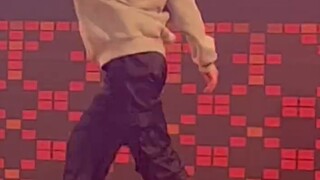 Bagaimana rasanya siswi SMA menari buas+hai mama+lalisa di depan seluruh kelas? !