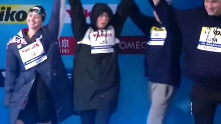 Dua perenang putri tim AS ini, lagi-lagi wajah mereka sudah memerah dan membiru sejak awal lomba! Pa