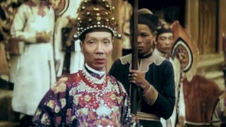 1923年越南启定帝祭祖真实影像，身体骨瘦如柴，出场却气势跋扈张扬！