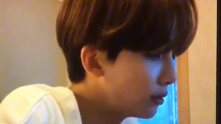 [Che Han] Sheng Che instinctively scraped the rice for Jinghan.
