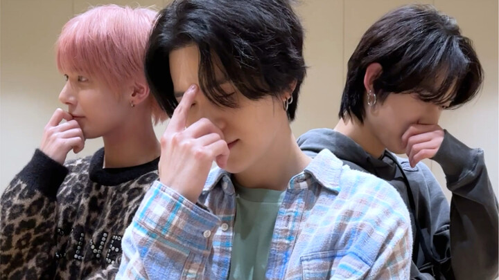 [Perpustakaan Rekaman TXT] 230309 TikTok SUGA senior membuat HappyFools menjadi 'Groovy Fools'