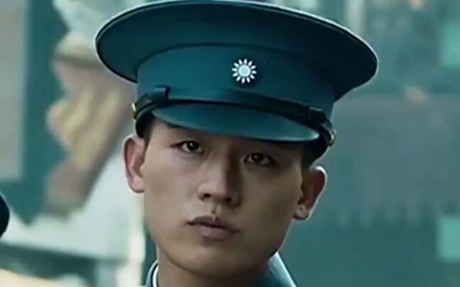 Mới có 30 tuổi đã làm quân trưởng, nếu là tôi thì còn ngông hơn anh ta. Kiến Quốc Đại Nghiệp