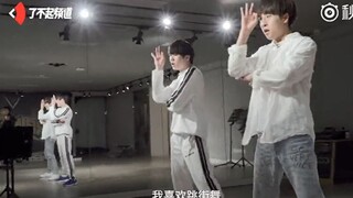 【刘隽】《Whistle》练习室教舞，数拍子可可爱爱