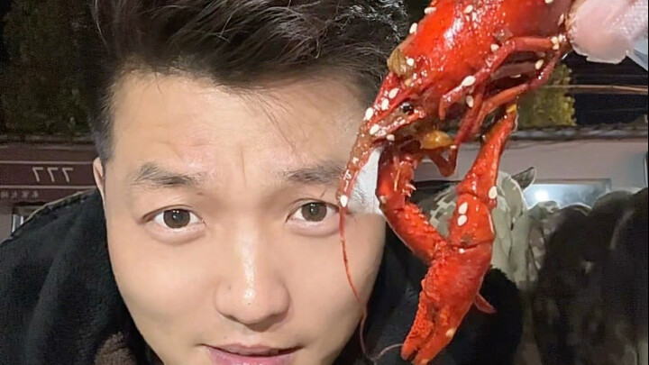 Street food in the city: crayfish and barbecue. So satisfying!