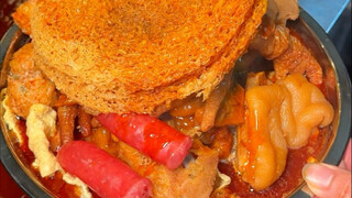 Mencoba mie kuah siput dalam kotak kejutan seharga 100 yuan di pasar malam—menurut kalian, apakah po