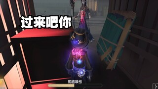 Đừng đứng trước bảng khi lau dao, cẩn thận kẻo đi ngang qua thám hiểm viên