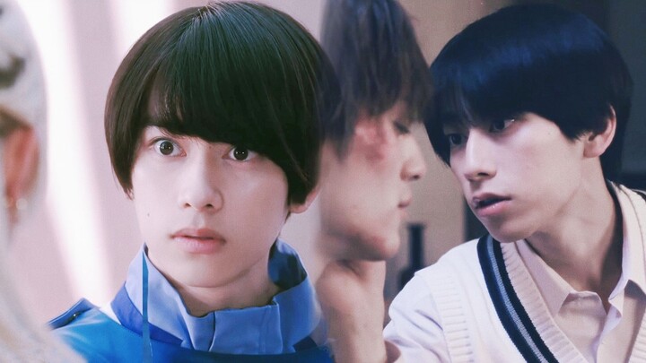 “ความดึงดูดโดยธรรมชาติต่อร่างกายศักดิ์สิทธิ์ที่มีผมสีเหลือง”