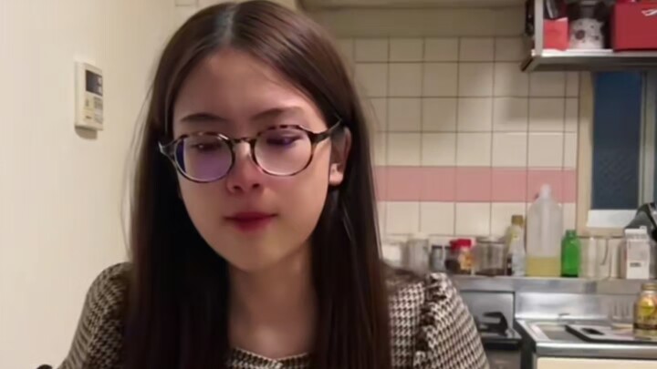 Made a warm meal for my Japanese girlfriend who’s working overtime—and she was so touched she cried.