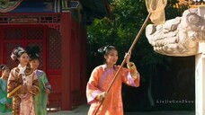是亲姐妹没错了,小时候就爱看姐姐,长大了也是一样