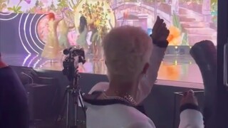 【WINNER】宋旻浩台下跟着宣美跳“心火烧”！