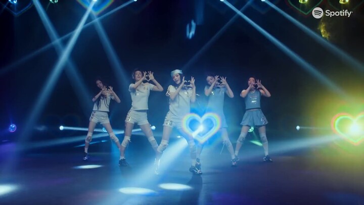 ILLIT oops! Performance Video