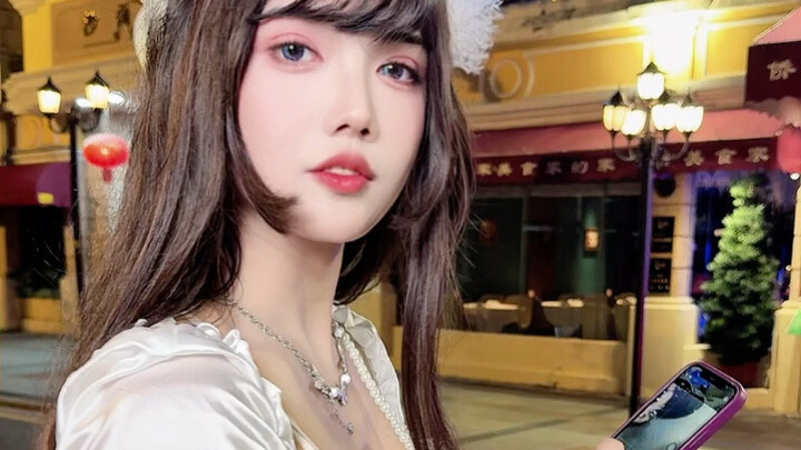 Đừng tiếp cận bất kỳ cô gái xinh đẹp nào trên phố, anh có thể đụng độ tôi đấy! Tôi là đàn ông mà!