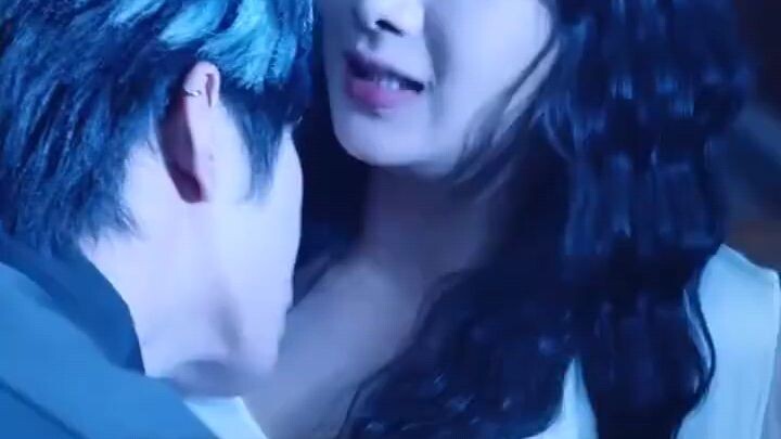 พี่สาวโปรดโอบกอดฉันไว้