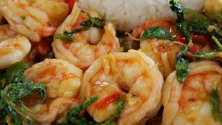 ผัดกะเพรากุ้ง เนื้อกุ้งนุ่มเด้ง ทำง่ายรสชาติอร่อย