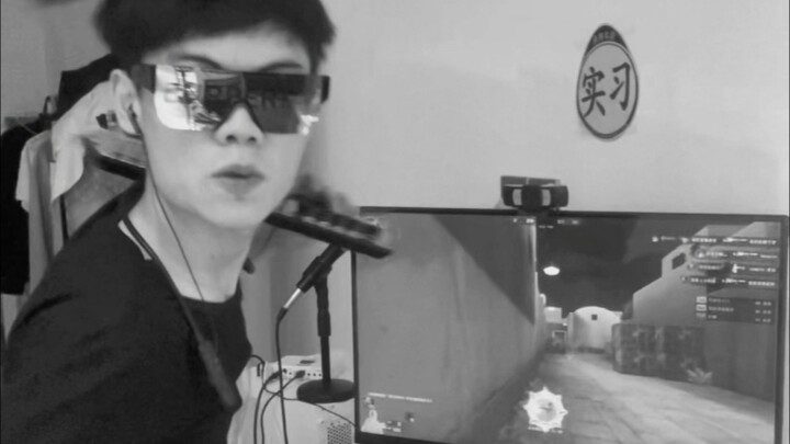 Ban ngày là Quảng trường Chiến thắng, ban đêm là Quảng trường khiêu vũ