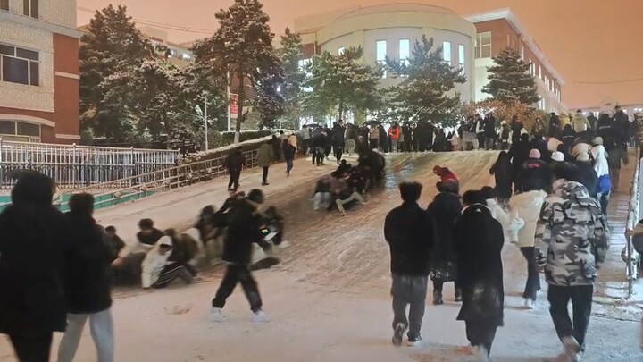 เล่นสเก็ตต่ออีกหน่อยเถอะ หลังเรียนจบเส้นทางข้างหน้ามันเต็มไปด้วยหลุมบ่อเหลือเกิน