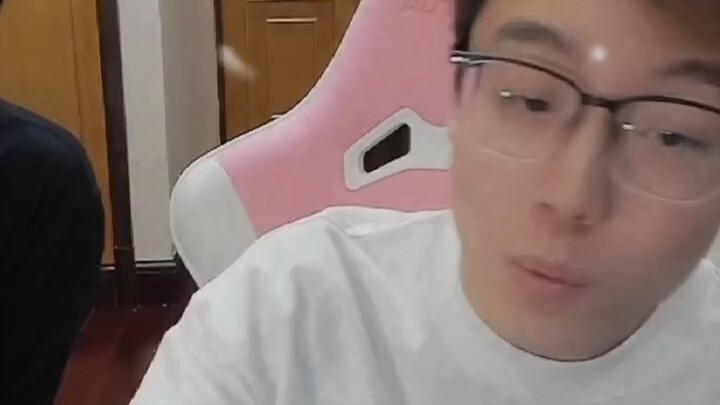 Chen Ze used to be a hustler.