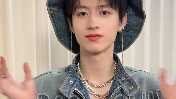 Zhu Zhixin's 19th birthday "Join the Fun" gesture dance