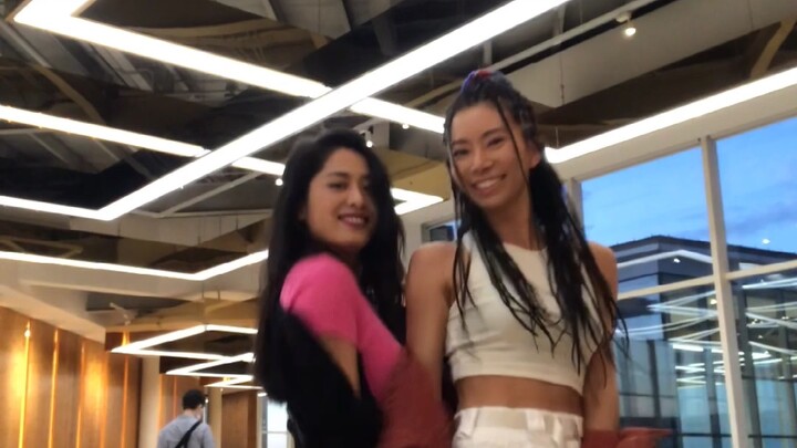 “Xin hỏi có ai muốn ký hợp đồng không?” Đạo diễn của “Thanh Xuân Có Tôi” đã nhận ra.