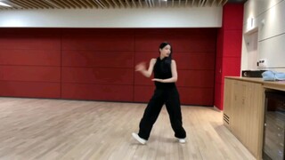 Zhang Guizhen live menari dance cover! Meniru koreografi lagu "CAKE" dari seniornya ITZY