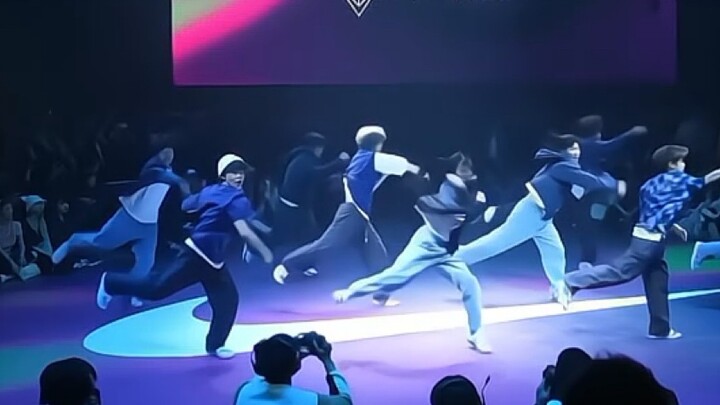 "National team professional players danced the top version of homesweethome" Nike Street Dance Colle