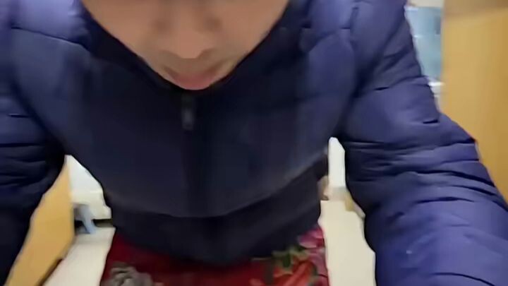 Sekolah apa yang begitu hebat, malah pakai pintu dua daun?