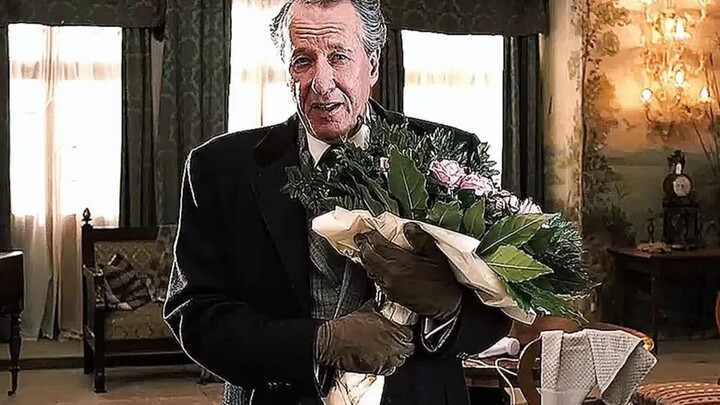 He sniffed it once and instantly knew this pitch-black wooden board was worth £900! Watch the critic