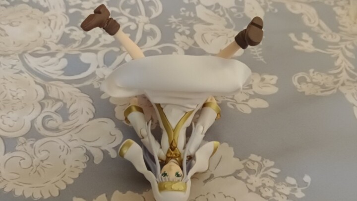 Does the instruction manual say the bracket is supposed to be inserted into the hole on Intix’s body