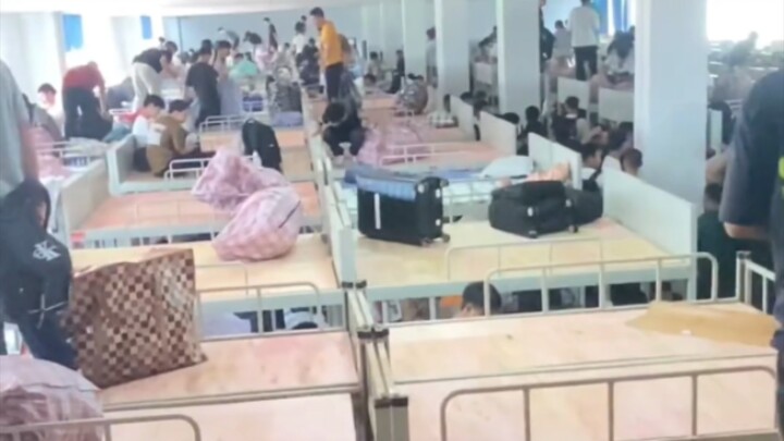 في أول يوم دراسي، رأيت هذا ففكرت في الانسحاب من المدرسة!