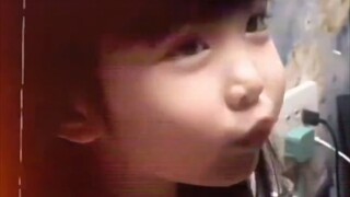 “小宝贝，自己挑一个喜欢的颜色”