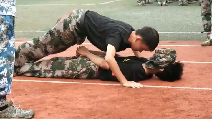 รวมพฤติกรรมสุดอับอายในช่วงฝึกทหาร