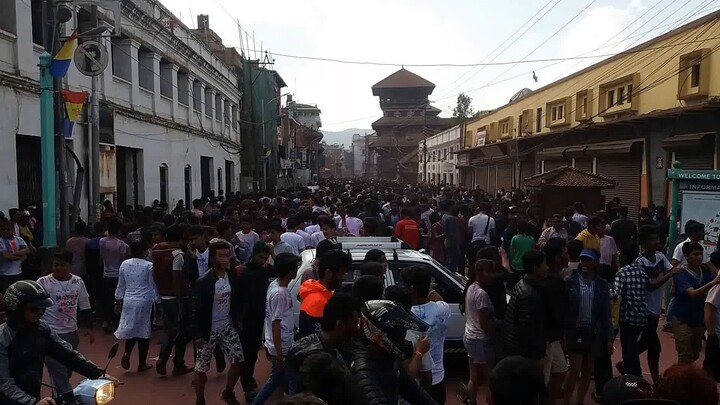 हाेलीमा विदेशी नेपालीकाे रमाइलो (Foreigner and -379