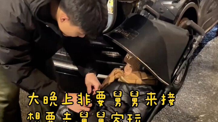 Nửa đêm cứ nhất định đòi gọi cho cậu bảo nhớ cậu, lúc chào tạm biệt thì dứt khoát lắm, chơi cũng vui