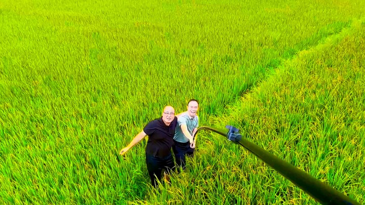 After Principal Wang taught me how to take a swing, he insisted I post a video about it…