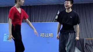 [Dancers] The unexpected moment of the dancers' carpet skills...