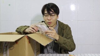 1300 yuan Kamen Rider lucky bag handsome guy continues to be tough, what can he do this time?