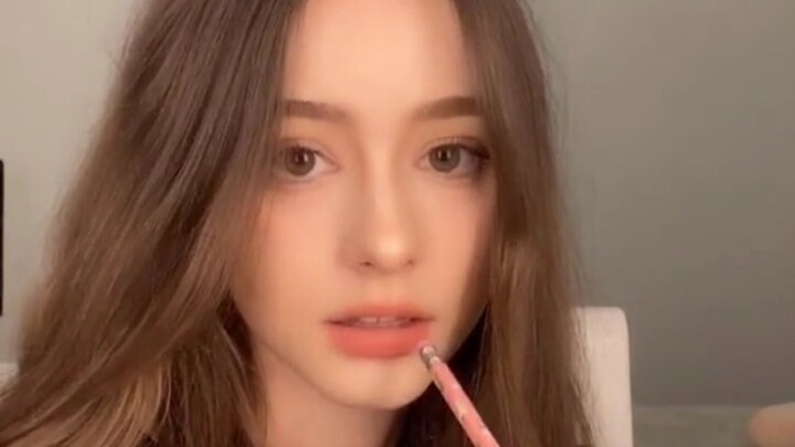 Let’s do a joint livestream with Russian model Dasha and learn together!