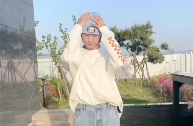 ارقص على أغنية المدير! تحدي الأغنية الجديدة لتشانغ يي شينغ "Psychic" من قبل وانغ زي هاو! (مع رقصة صغ