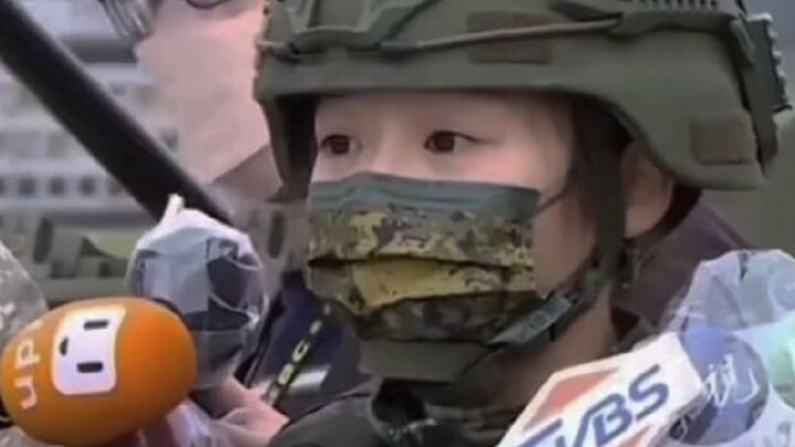 Nữ quân nhân Đài Loan vs. nữ quân nhân Đại Lục: Nữ quân nhân Đài Loan nóng bỏng, dễ thương; nữ quân 