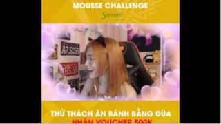 Thử thách ăn bánh bằng đũa nhận voucher 500k