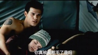 Cari Jacob di musim dingin dan Edward di musim panas. Aku suka banget sama Jacob di bagian ini!!!