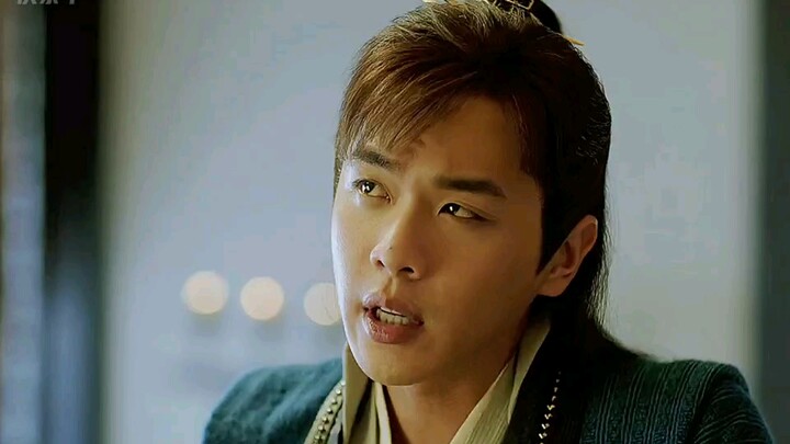 ฟ่านเสี้ยนวรรณะหกใช้พลังลมปราณแบบแข็งกร้าวตะลุมบอนจอมยุทธ์วรรณะแปด "ชิงสยบมรสุม"