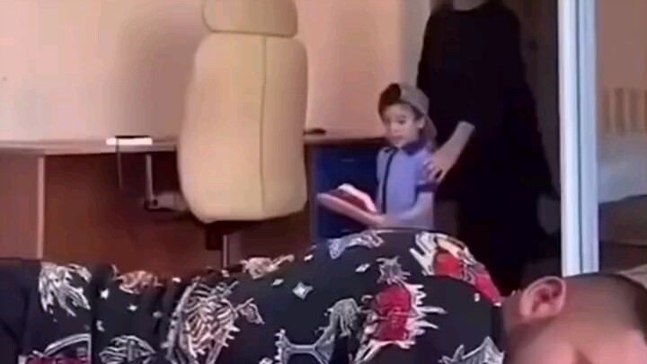 Mencoba Membangkitkan Kasih Sayang Ayah dengan Senyuman