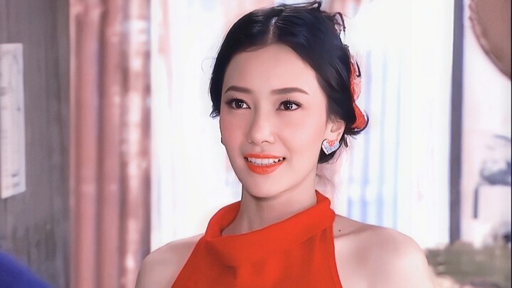 เธอทำให้นางเอกที่มีแต่หน้าตาสวยและไพ่ดีในมือ แต่กลับเล่นเกมพลาดจนพังไม่เป็นท่า มีชีวิตขึ้นมา!