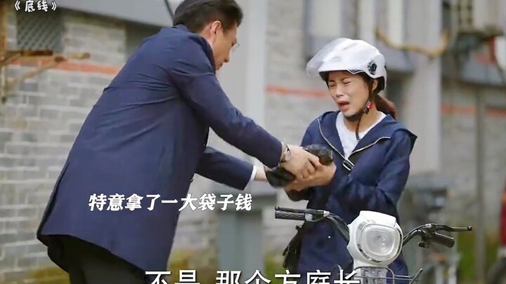 Thẩm phán bị đâm chết trước cửa tòa án, danh tính hung thủ khiến cảnh sát bất ngờ: chính là người th