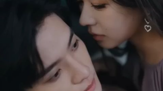 CEO dingin sewa aku jadi pacar kakaknya, tapi dia sendiri jatuh cinta