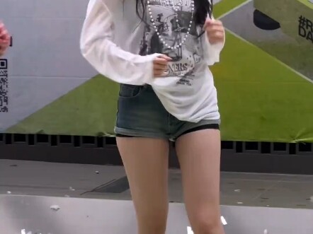 What should I do? #kpop #gee #roadshow #straight shot #Girls' Generation